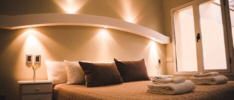 Minibar, WiFi, wheelchair access