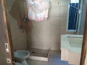 Shower, free toiletries, towels - La Poustinia (Maipu)