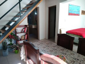 1 bedroom, down comforters, in-room safe, free WiFi - La Poustinia (Maipu)