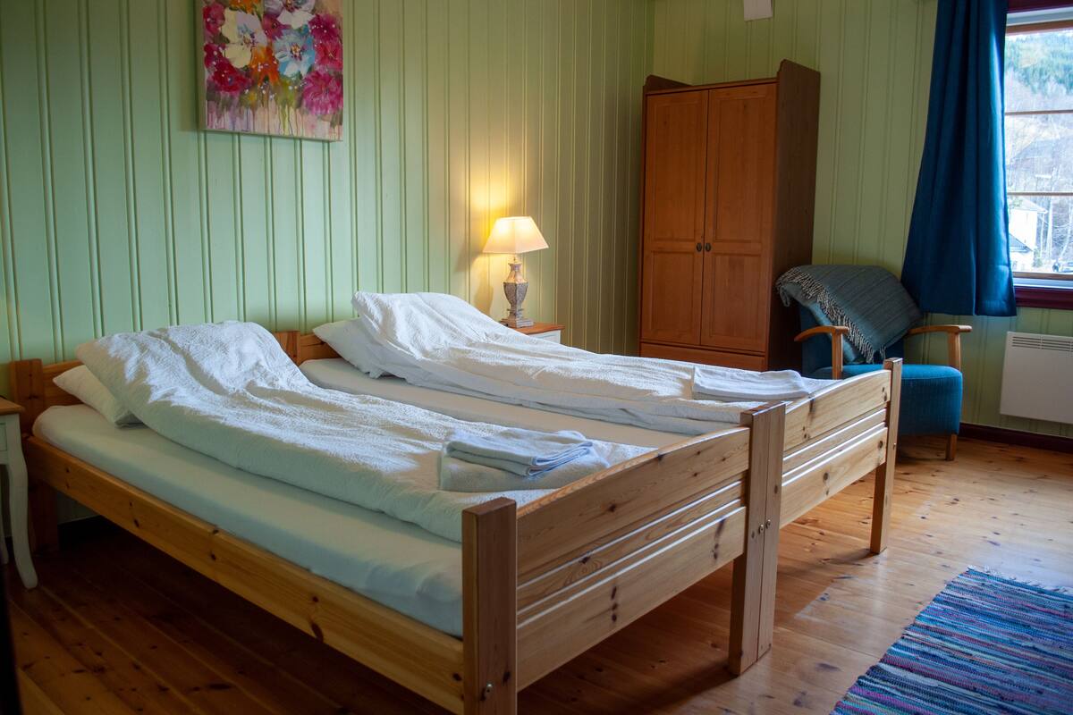 Standard Twin Room, Shared Bathroom