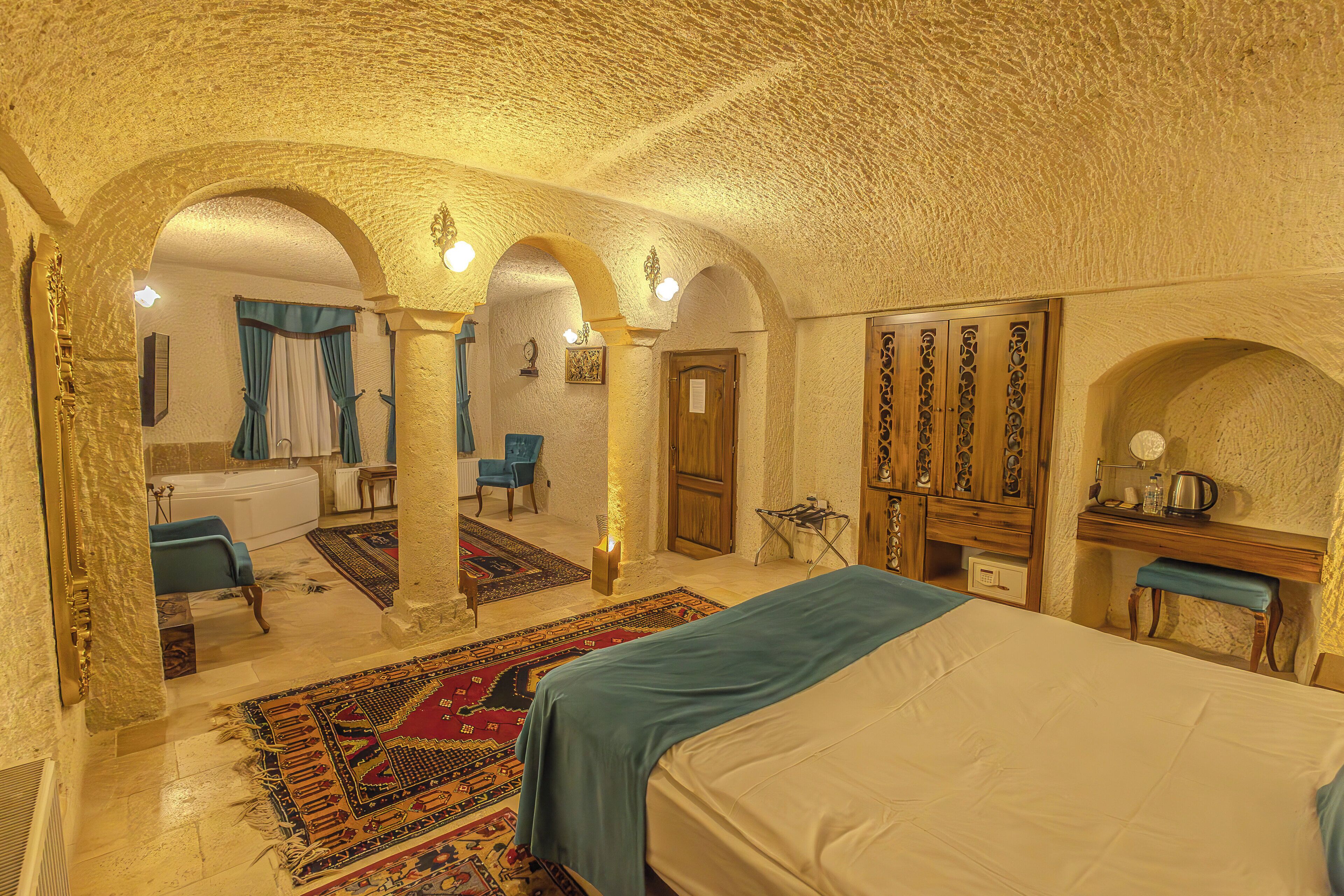 royal suite | premium bedding, minibar, in-room safe, individually decorated