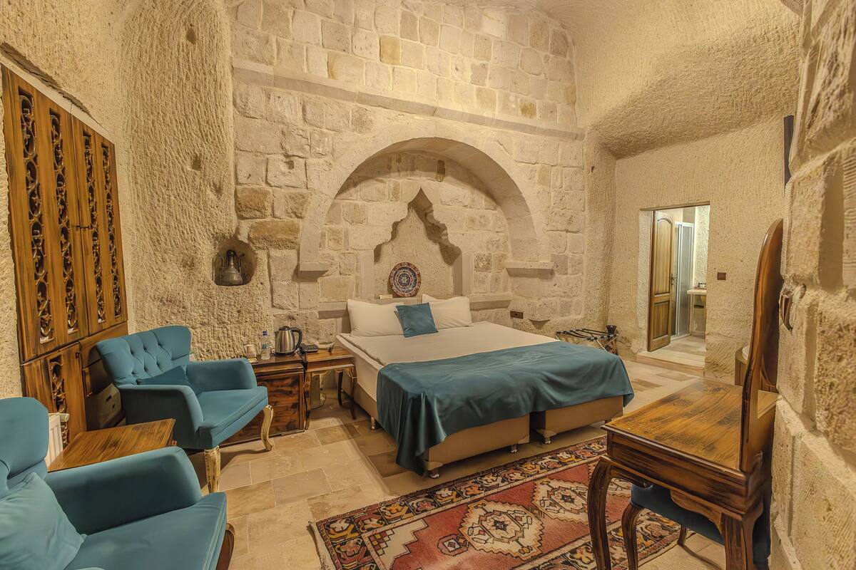 deluxe room | premium bedding, minibar, in-room safe, individually decorated