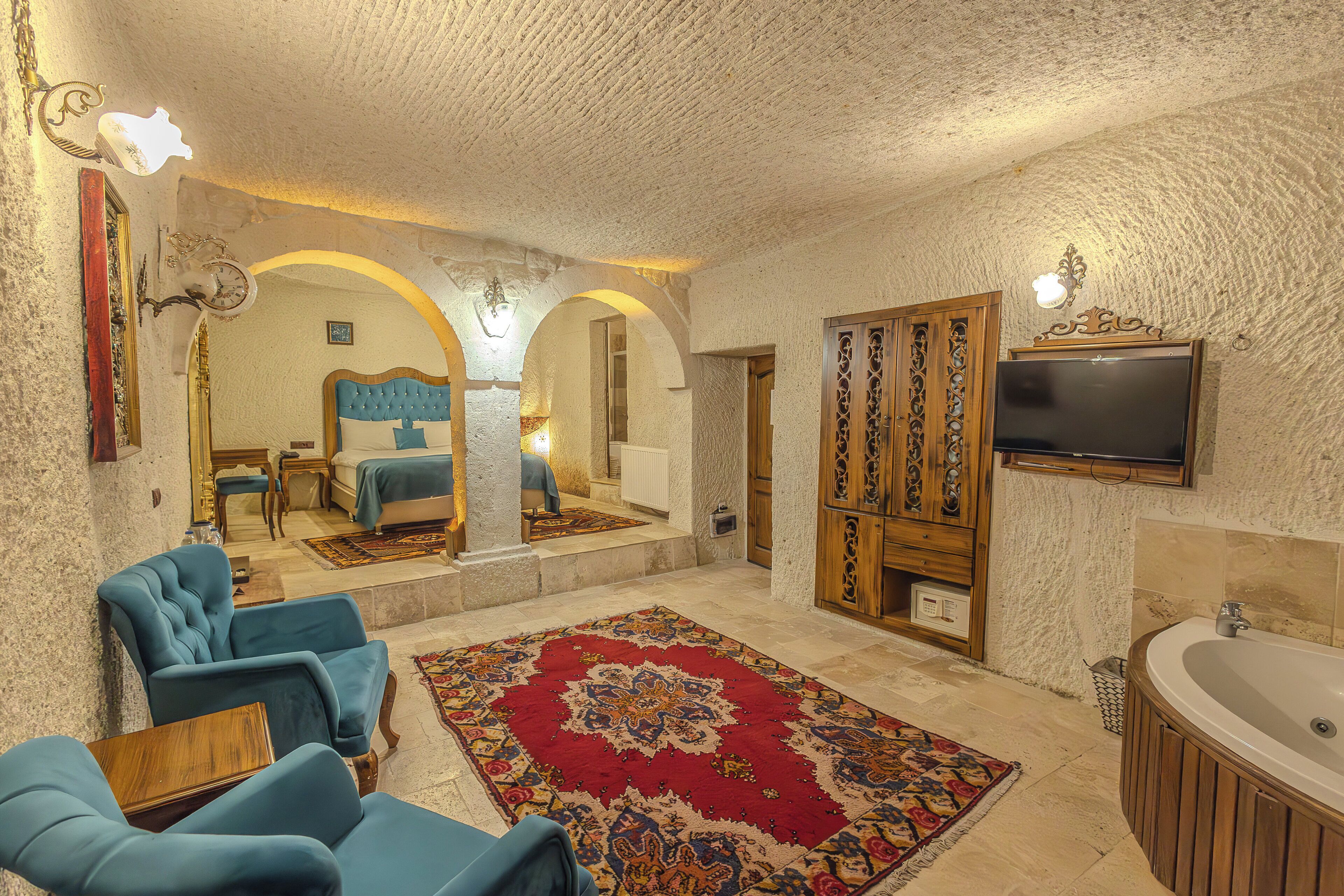 royal suite | living area | 32-inch lcd tv with satellite channels, tv