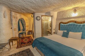 Standard Room | Premium bedding, minibar, in-room safe, individually decorated - Milagre Cave Cappadocia (Avanos)