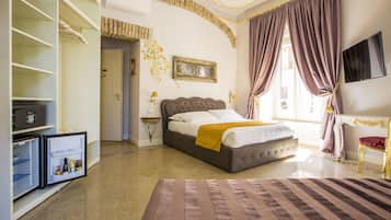 Exclusieve suite, uitzicht op de stad | Luxe beddengoed, een minibar met enkele gratis items