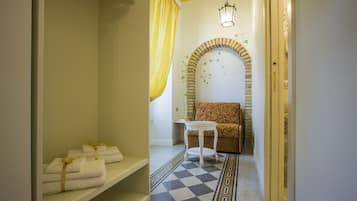 Habitación doble estándar, vista a la ciudad | Servicios de la habitación