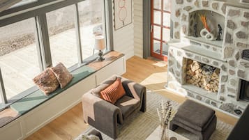 Villa Superior - sjöutsikt | Vardagsrum | Platt-tv