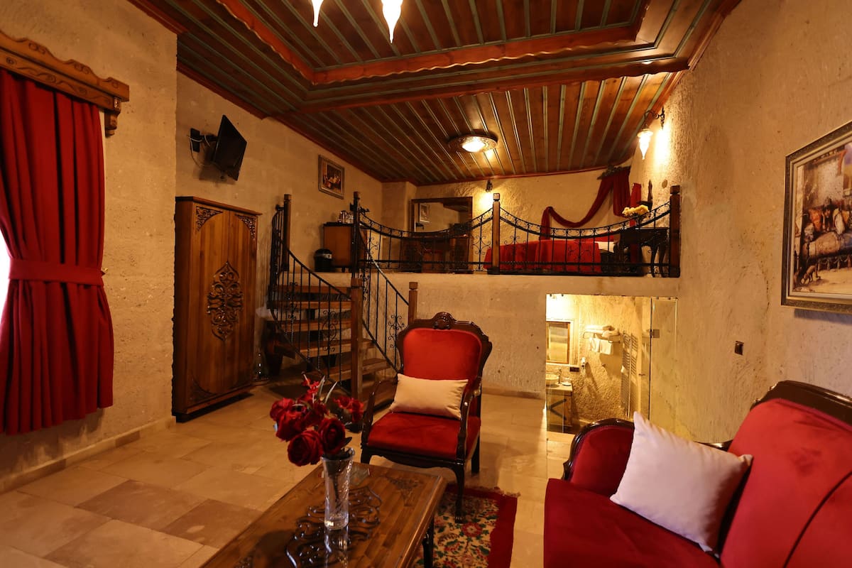 King Cave Suite | Stofa | Flatskjársjónvarp, hituð gólf