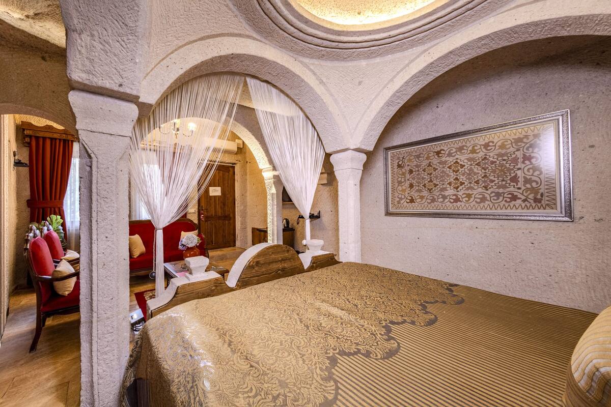 Suite Cave