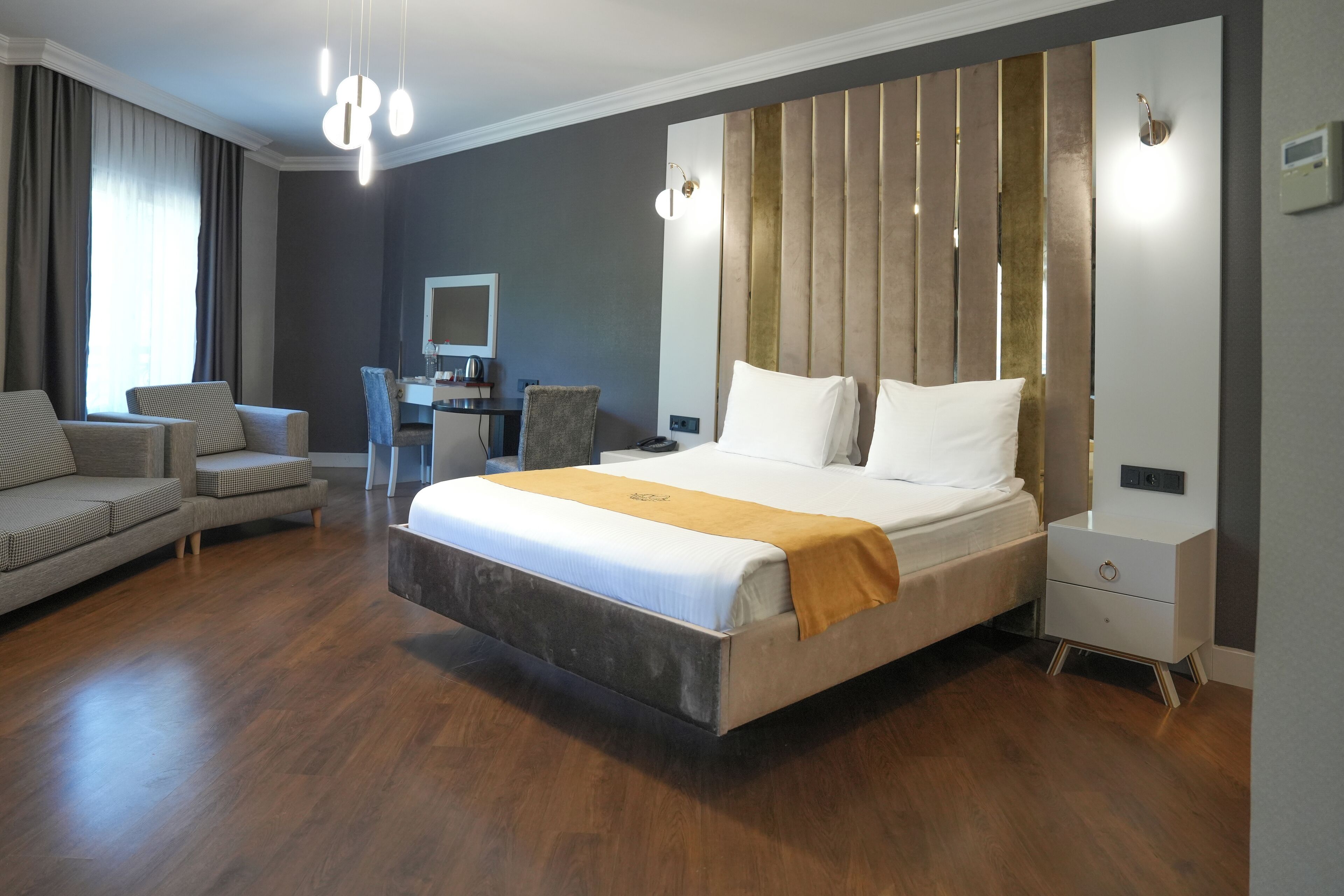suite | premium bedding, minibar, in-room safe, desk