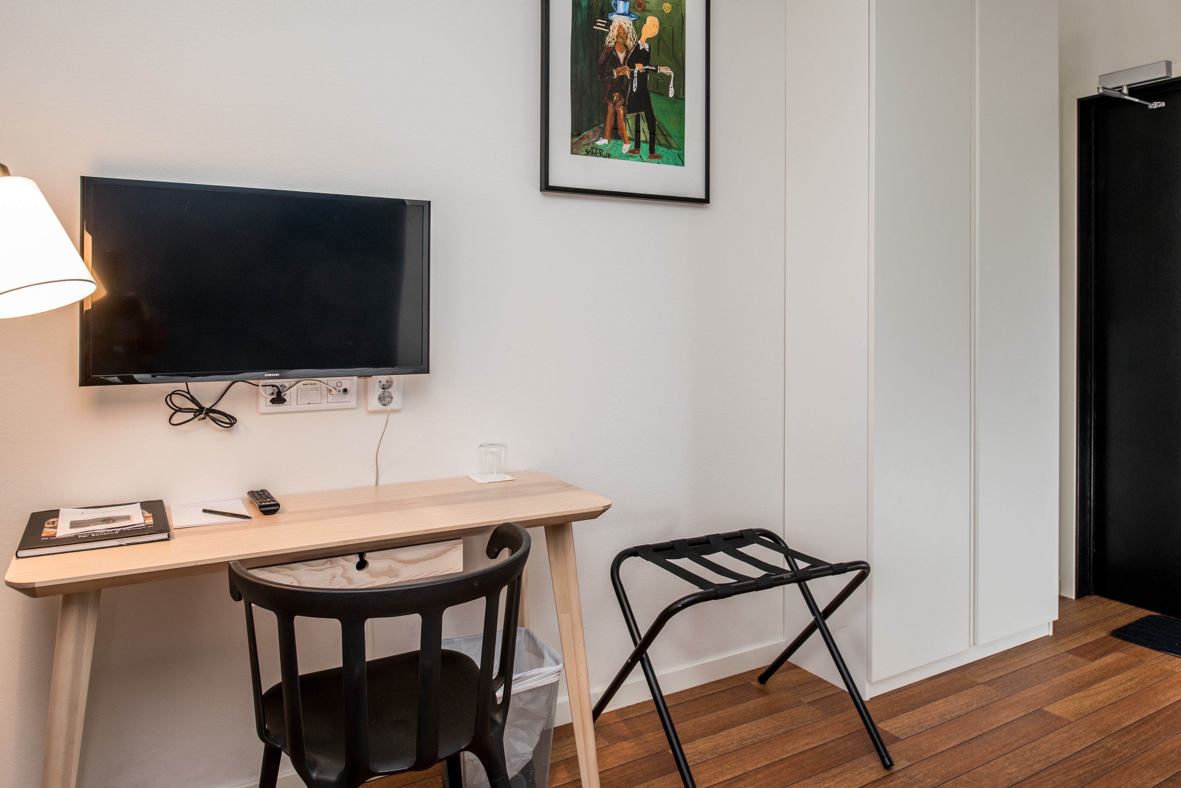 single room | desk, laptop workspace, blackout curtains, free wifi