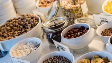 TĂ€gliches inbegriffenes FrĂŒhstĂŒcksbuffet