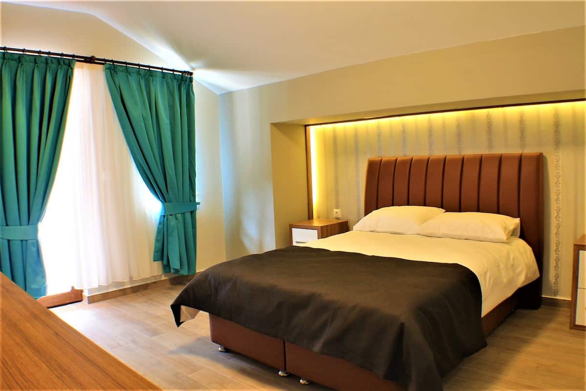 Royal suite, balkon | Een bureau, geluiddichte muren, gratis wifi