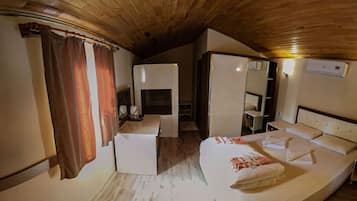 Standard Bungalow | Minibar, desk, blackout drapes, soundproofing