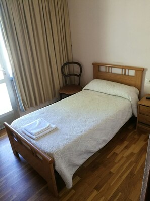 Blackout curtains, free WiFi