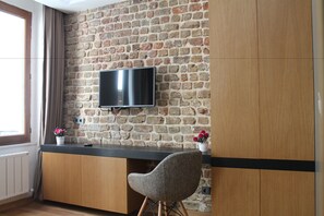 Minibar, desk, soundproofing, iron/ironing board - Xenia Hotel (Istanbul)