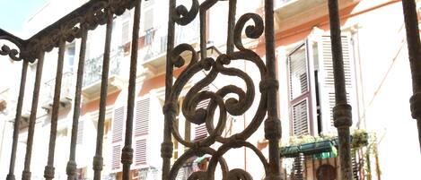 Deluxe Apartment | Balcony