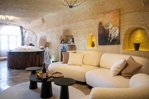 Egyptian cotton sheets, premium bedding, soundproofing, rollaway beds - Urgup Evi Cave Hotel (Ürgüp)