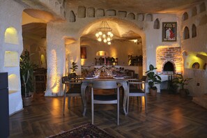 Breakfast and dinner served - Urgup Evi Cave Hotel (Ürgüp)
