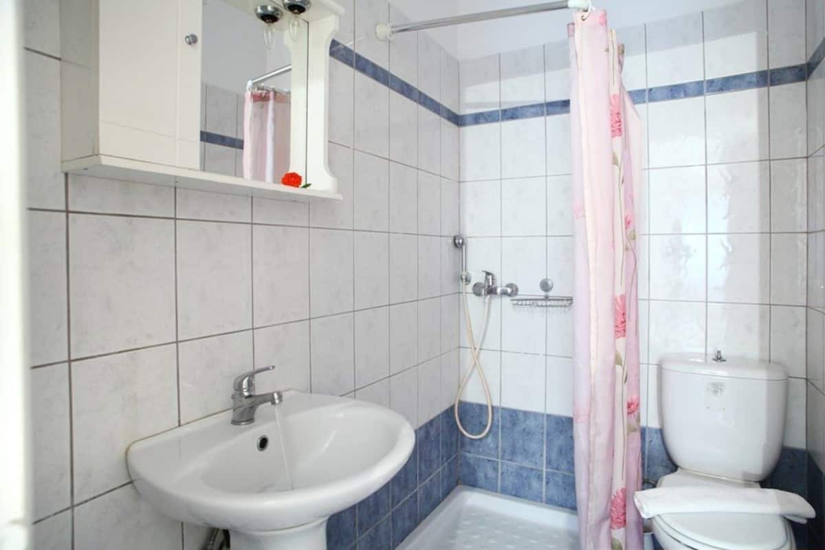 Ücretsiz banyo/kozmetik ürünleri, saç kurutma makinesi, havlu