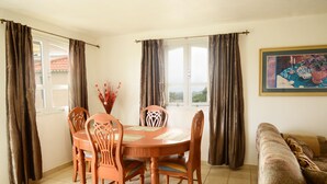 Casa estándar, 3 habitaciones (Terrace, Non Smoking) | Servicio a la habitación
