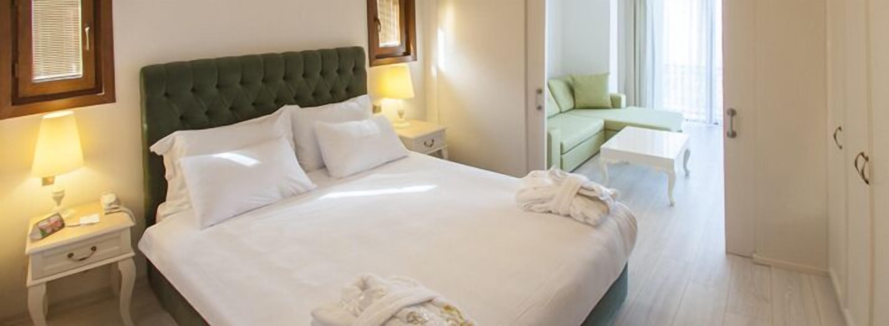 Minibar, caja fuerte, decoración individual y mobiliario individual