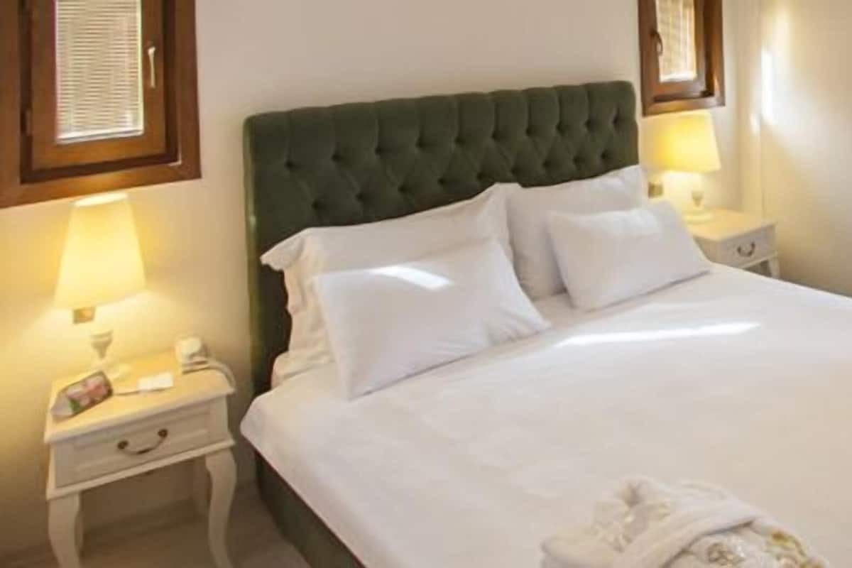 Frigobar, cofres nos quartos, individualmente decorados