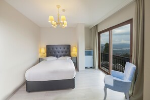 Standard Double Room, Lake View | Minibar, in-room safe, individually decorated, individually furnished - Motali Life Hotel (Kartepe)