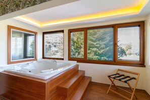 Baignoire à hydromassage