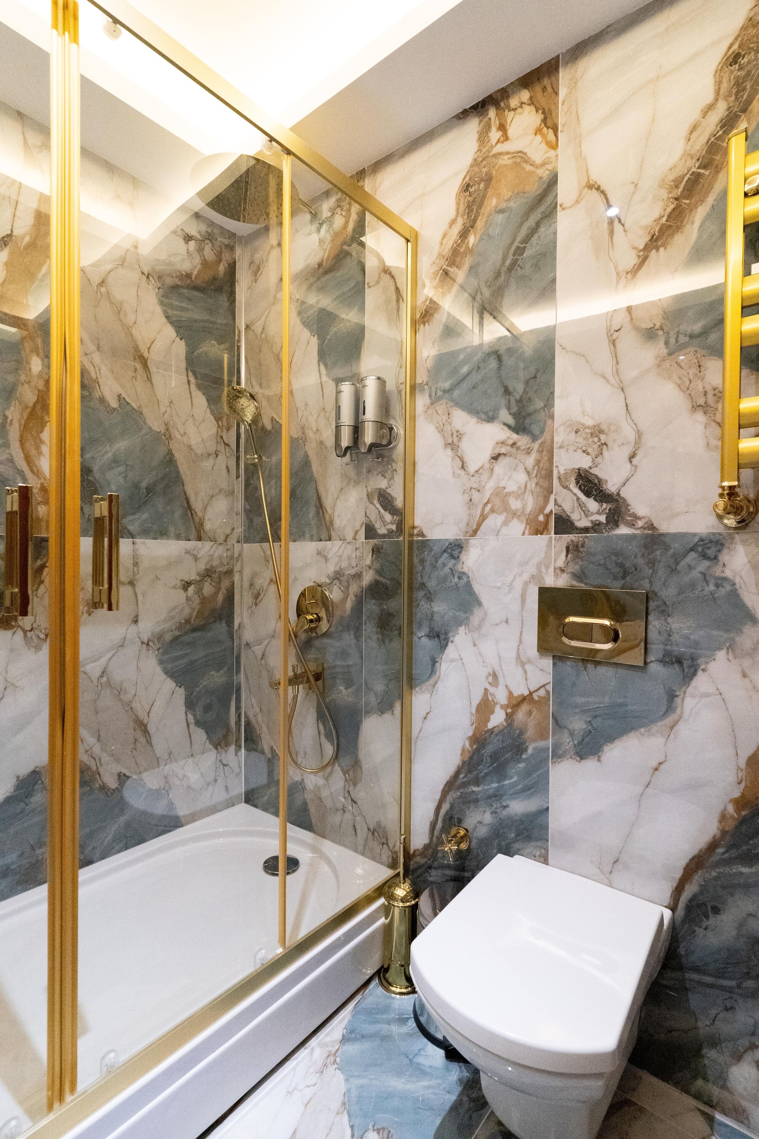 luxury double room | bathroom | free toiletries, hair dryer, slippers, heated floors