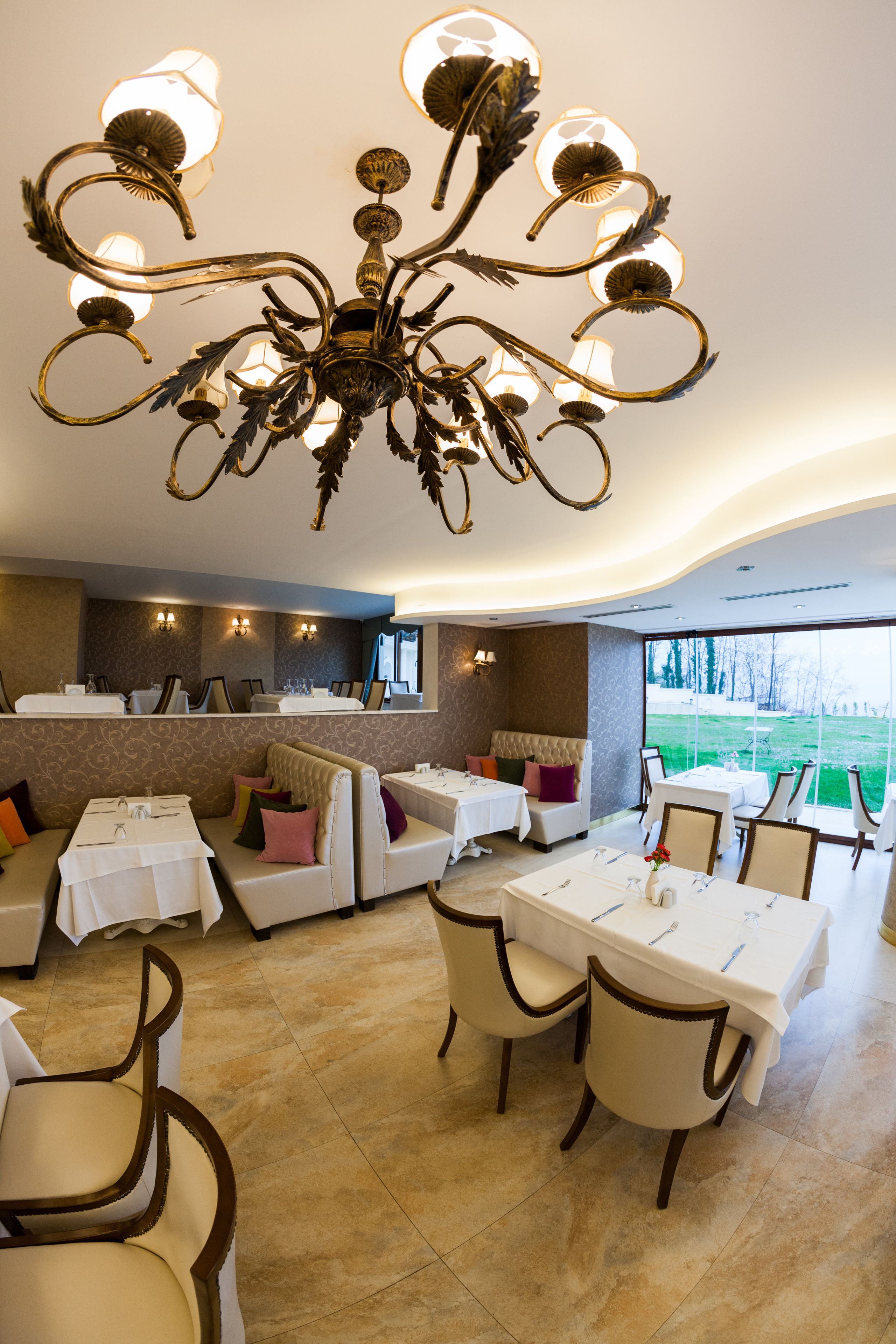 breakfast, lunch and dinner served