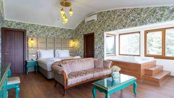 Kamar Double Mewah | Minibar, brankas, dan didekorasi berbeda-beda