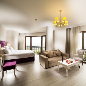 Superior kamer | Een minibar, een kluis op de kamer, individueel gedecoreerd