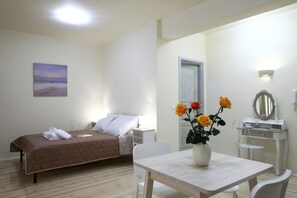 Triple Room | Living area | Plasma TV