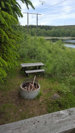 BBQ/picnic area. Highway