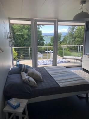 Værelse til 3 personer - balkon - søudsigt | Dundyner, minibar, lydisolering, gratis Wi-Fi