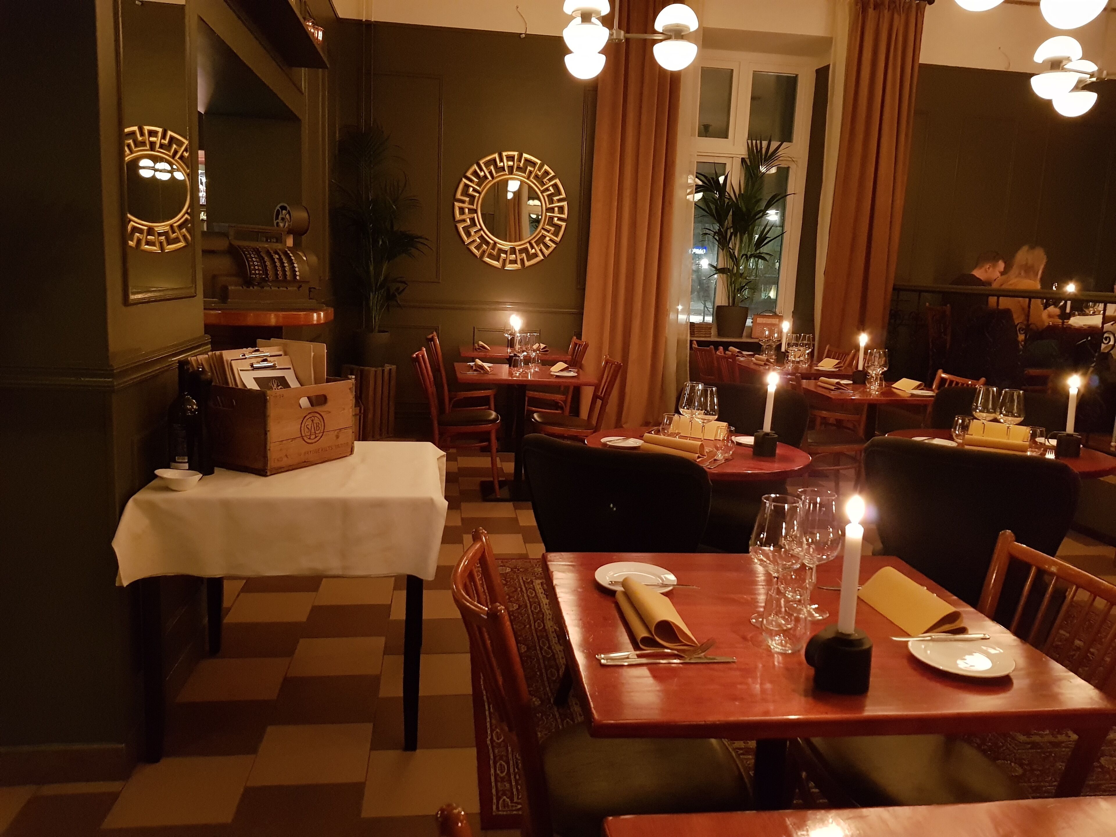 free buffet breakfast