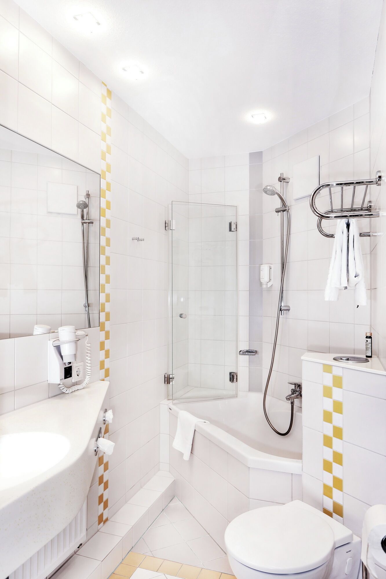 deluxe double room, 1 king bed, park view | bathroom | deep-soaking bathtub, free toiletries, hair dryer, towels