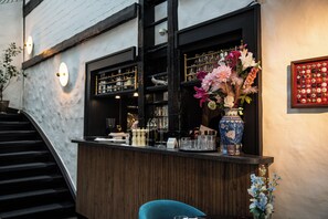Petit déjeuner, déjeuner et dîner servis sur place