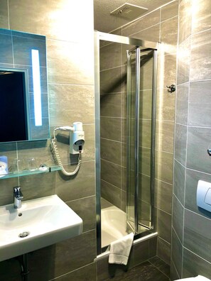 Bathroom - Landhaus Danielshof (Bedburg)