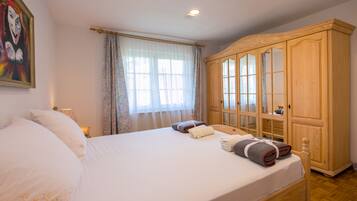 Villa, 3 Bedrooms | 3 bedrooms, in-room safe, desk, soundproofing