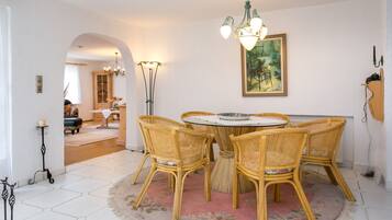Villa, 3 Bedrooms | In-room dining