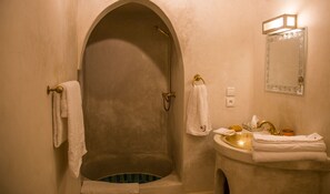 Triple Room | Bathroom - Riad Hidden (Marrakech)