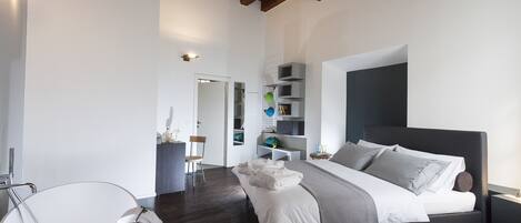 Romantisches Doppelzimmer, Badewanne | 1 Schlafzimmer, hochwertige Bettwaren, Zimmersafe, individuell dekoriert