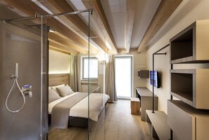 华丽双人房, 阳台 | 高档床上用品、客房内保险箱、特色装修、特色家居