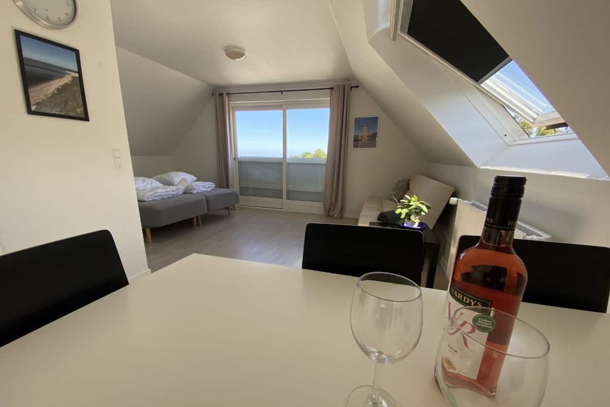 Deluxe Apartment | 1 bedroom, cribs/infant beds, free WiFi
