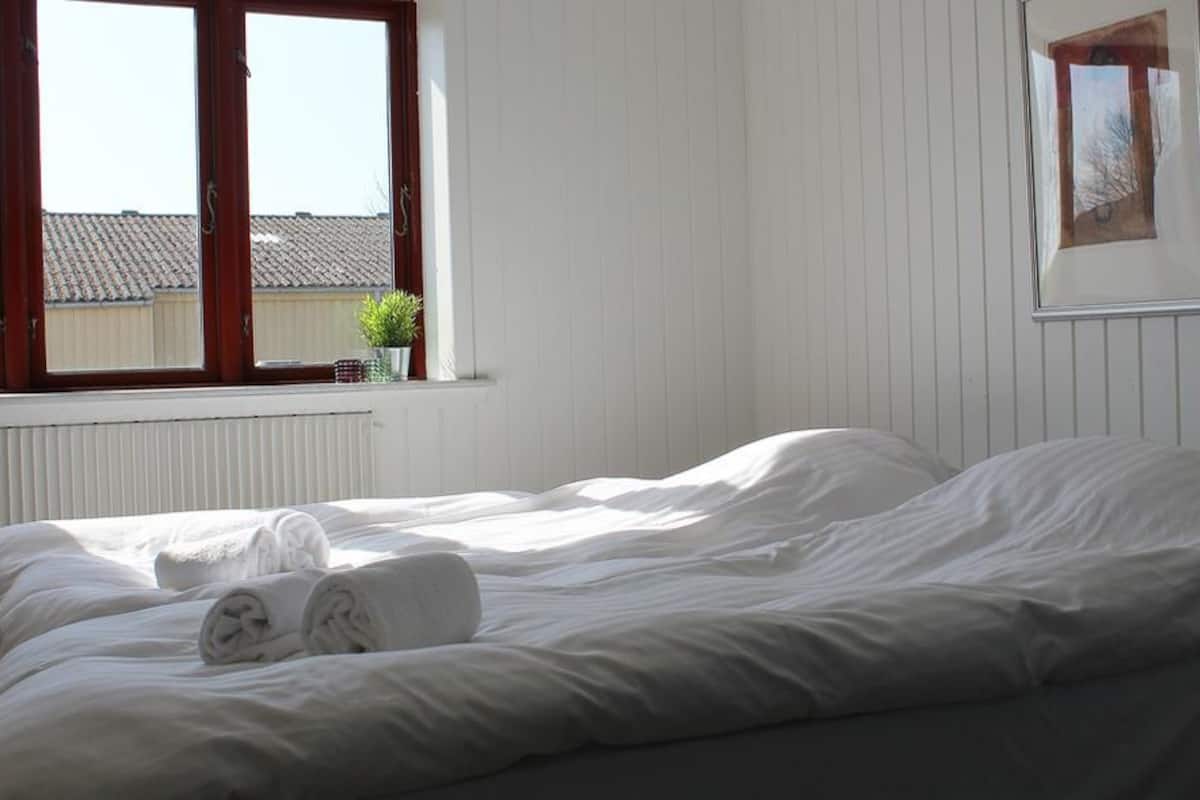 Classic Double Room, 1 Bedroom, Shared Bathroom | 1 bedroom, cribs/infant beds, free WiFi