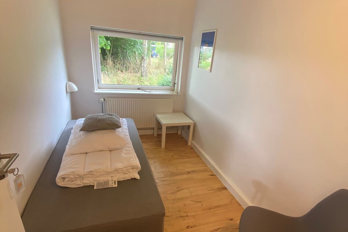 Basic Single Room, Shared Bathroom | 1 bedroom, cribs/infant beds, free WiFi
