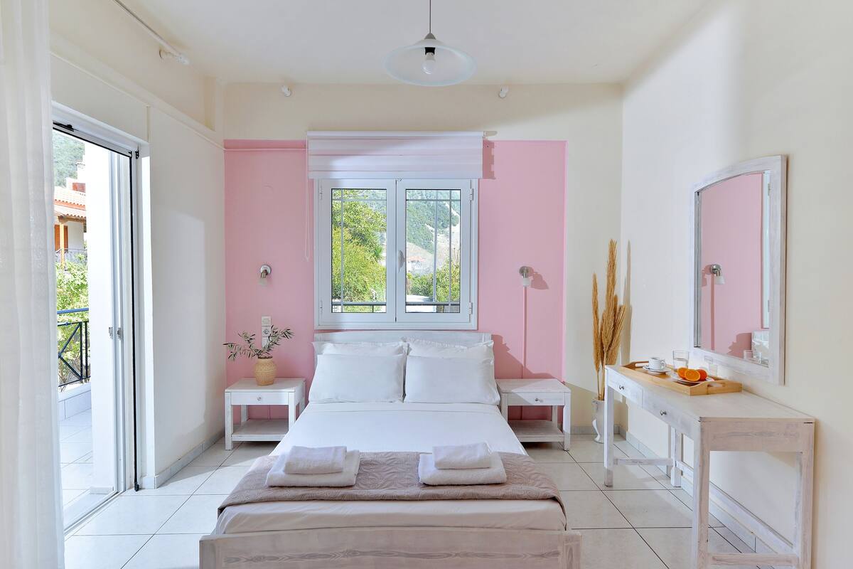 Basic Apartment, 2 Bedrooms, Garden View, Garden Area | Desk, free WiFi, bed sheets