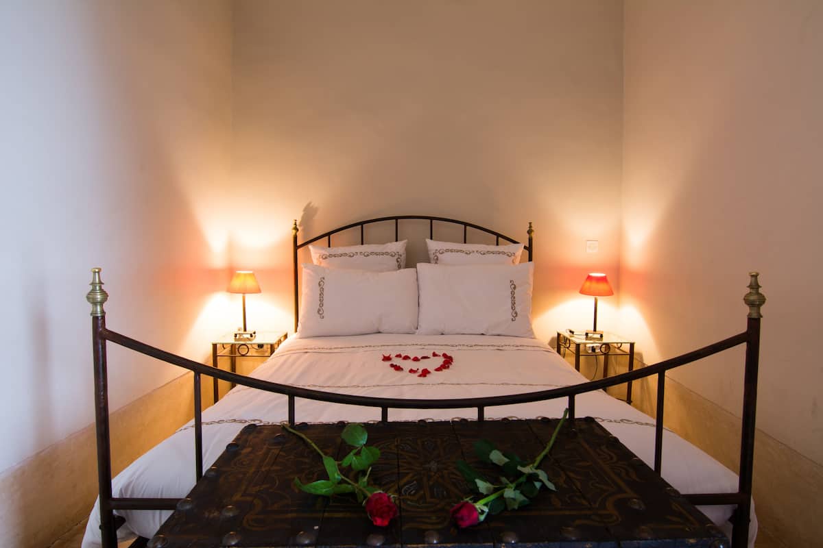 Suite (Warda) | In-room safe, blackout drapes, free cribs/infant beds, rollaway beds